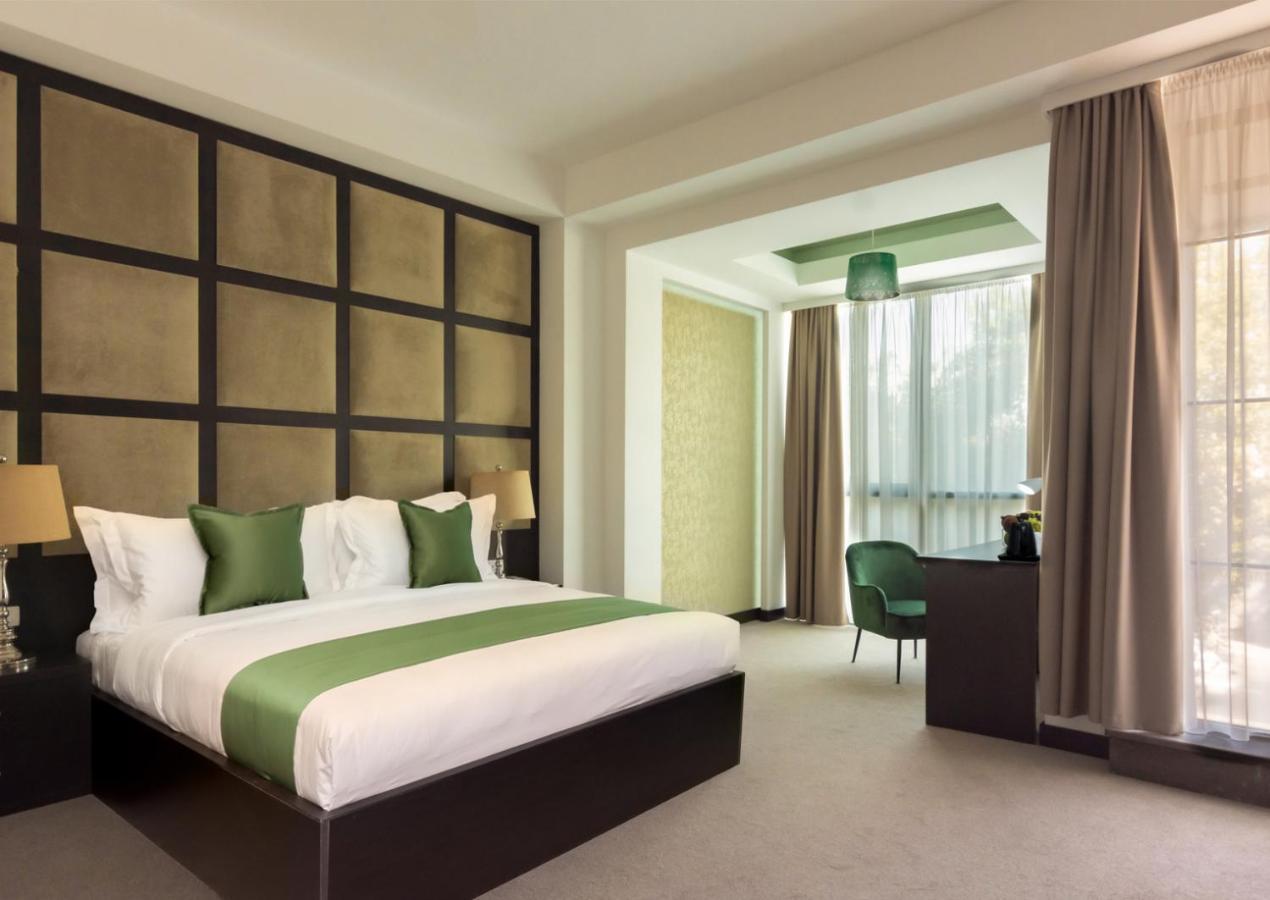 Dave Hotel 耶烈万 外观 照片