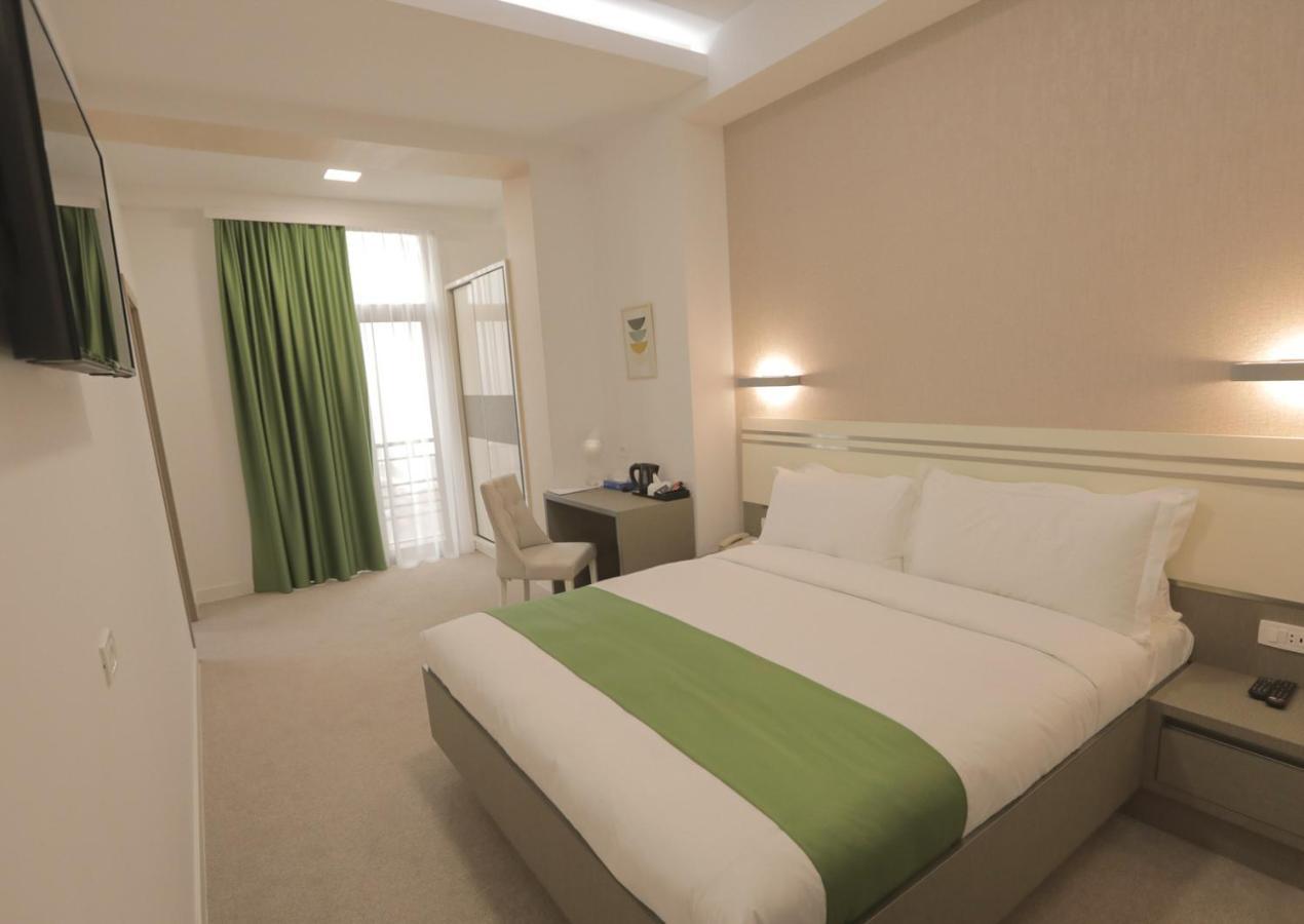 Dave Hotel 耶烈万 外观 照片