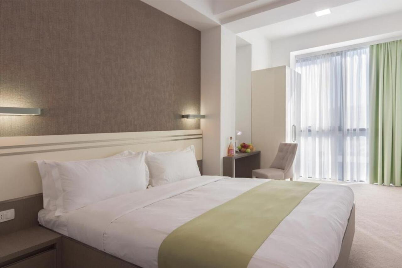 Dave Hotel 耶烈万 外观 照片