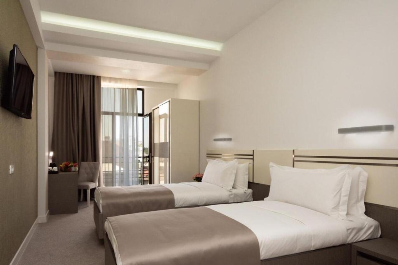 Dave Hotel 耶烈万 外观 照片