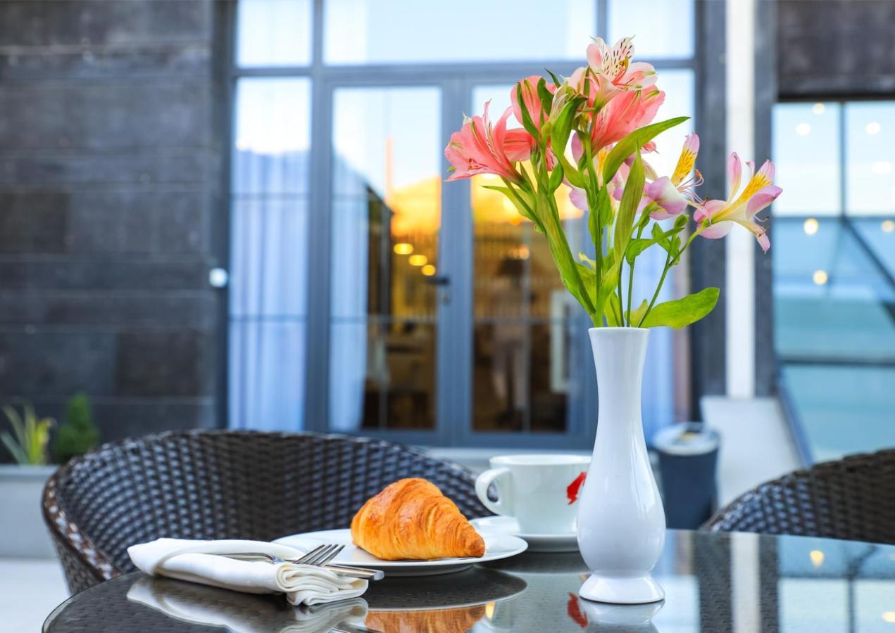 Dave Hotel 耶烈万 外观 照片